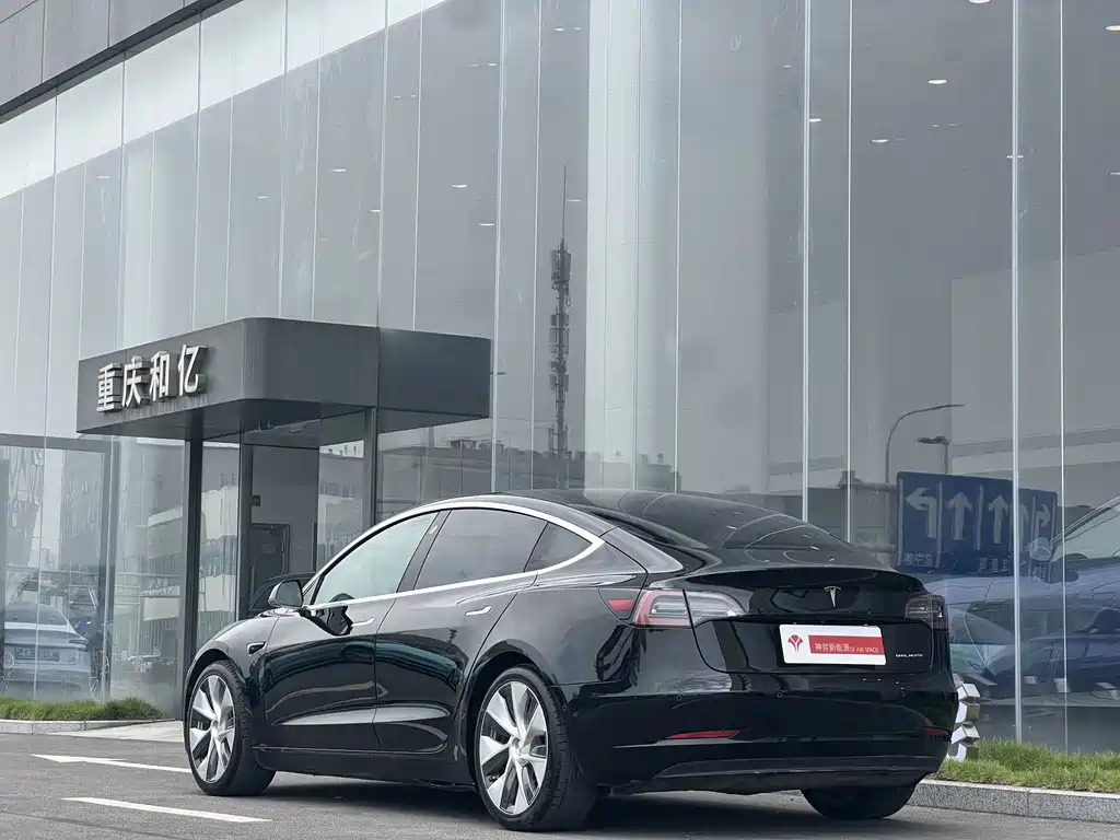 Tesla Model 3 — фото 2