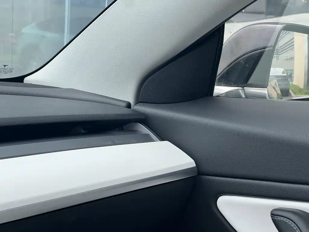 Tesla Model 3 — фото 11