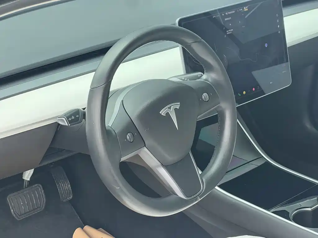 Tesla Model 3 — фото 4
