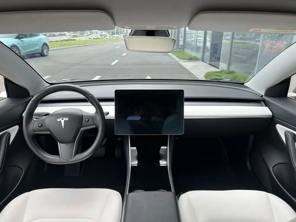 Tesla Model 3 — фото 10