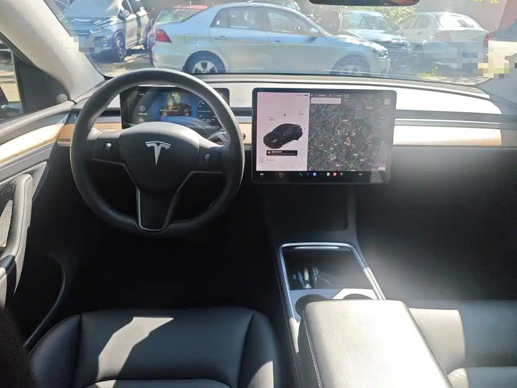 Tesla Model Y — фото 13