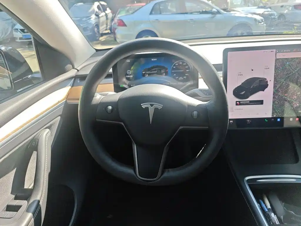 Tesla Model Y — фото 3
