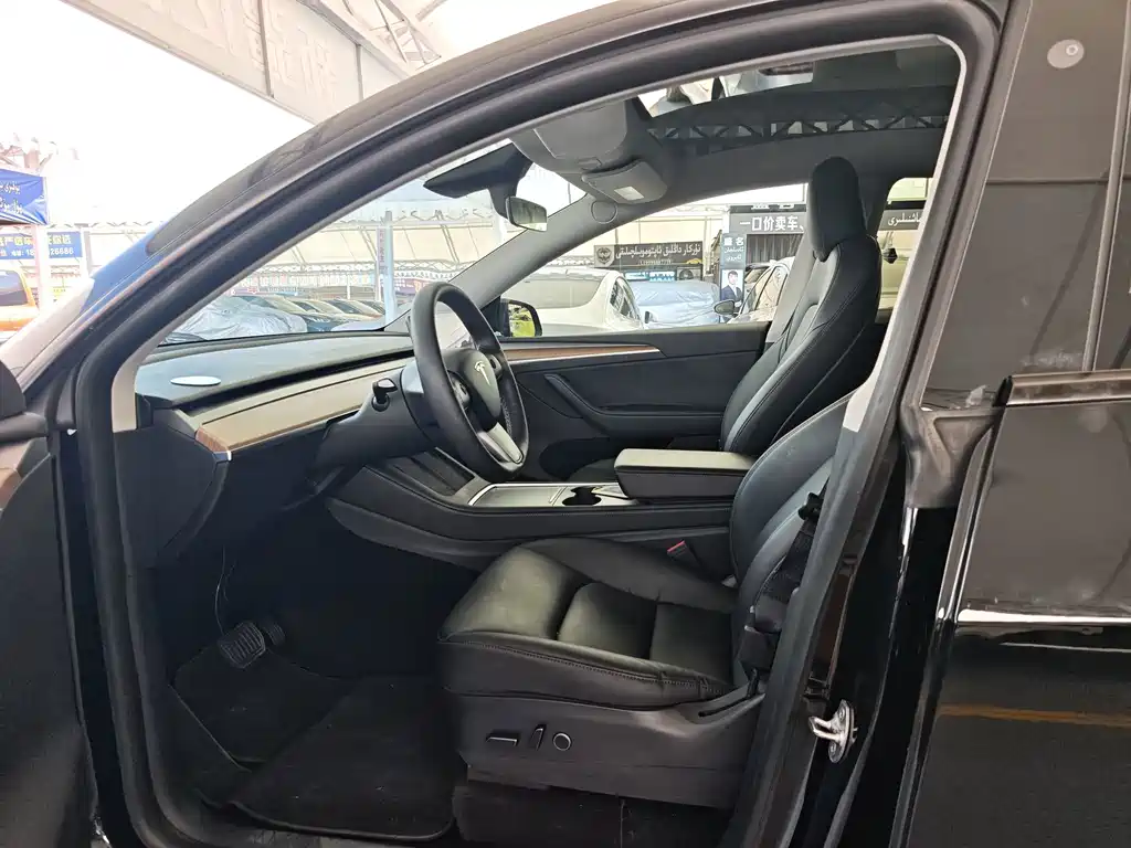 Tesla Model Y — фото 4