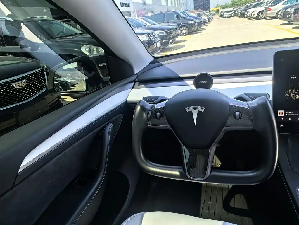 Tesla Model Y — фото 7