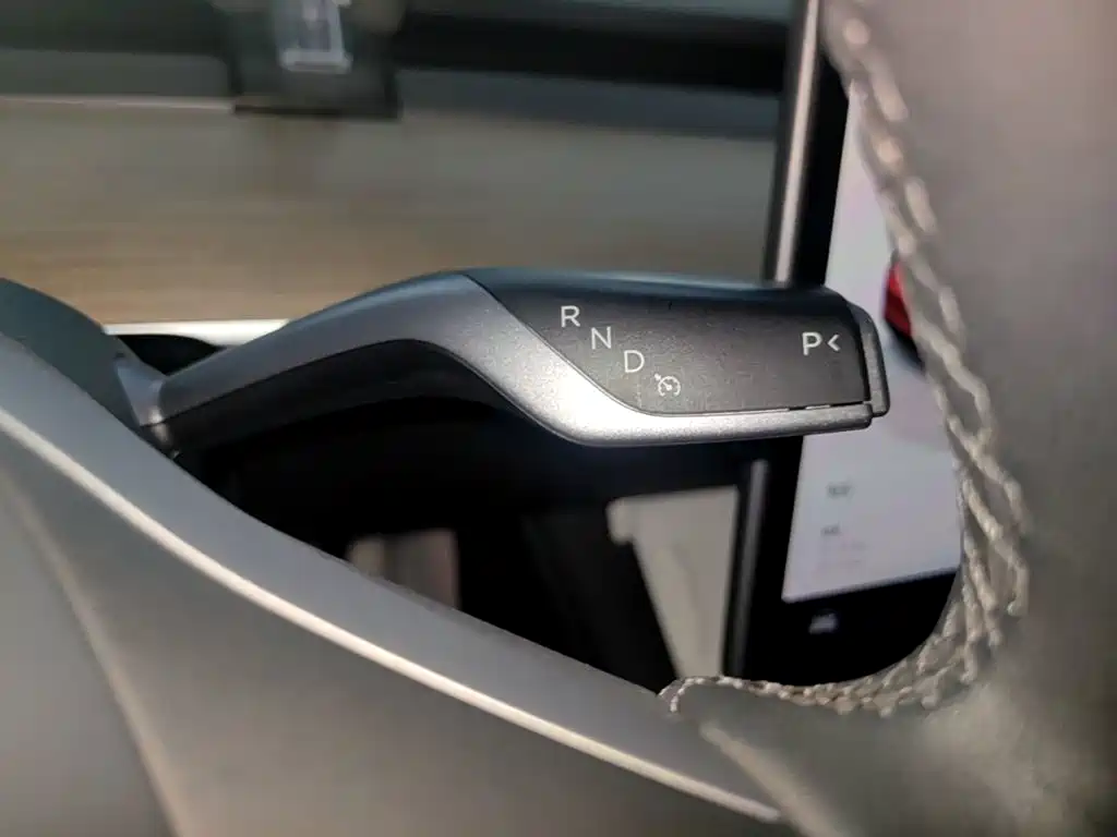 Tesla Model Y — фото 14