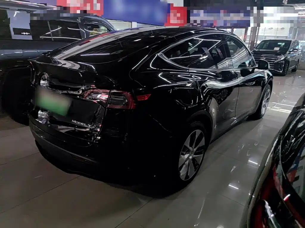 Tesla Model Y — фото 7