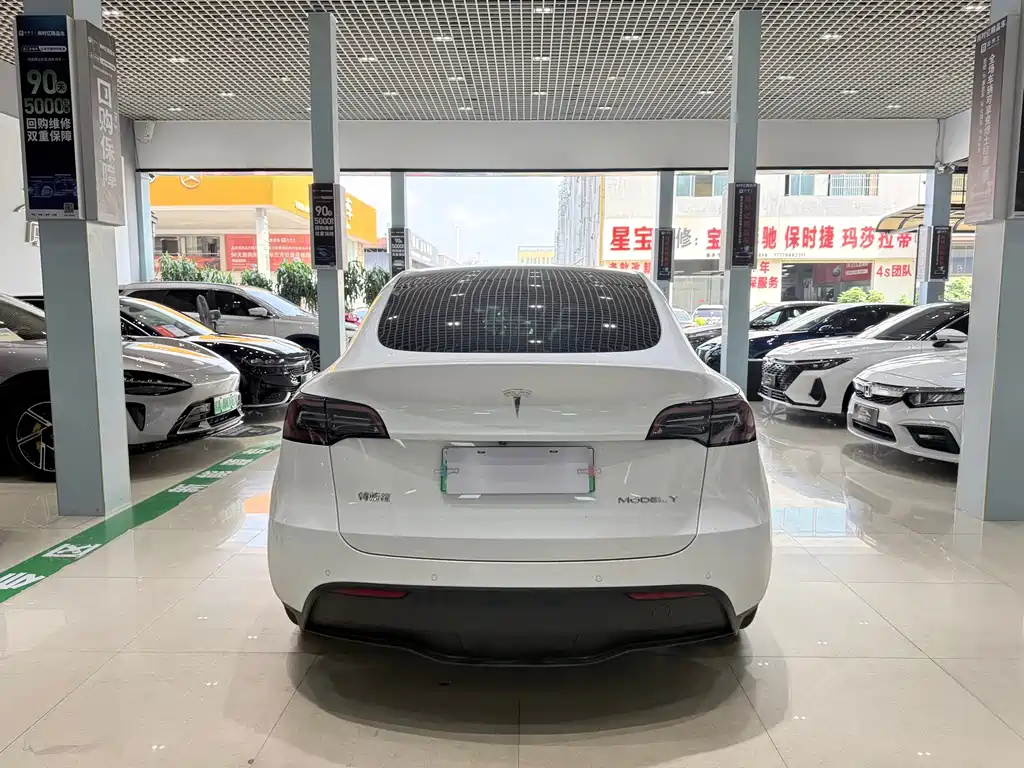 Tesla Model Y — фото 5