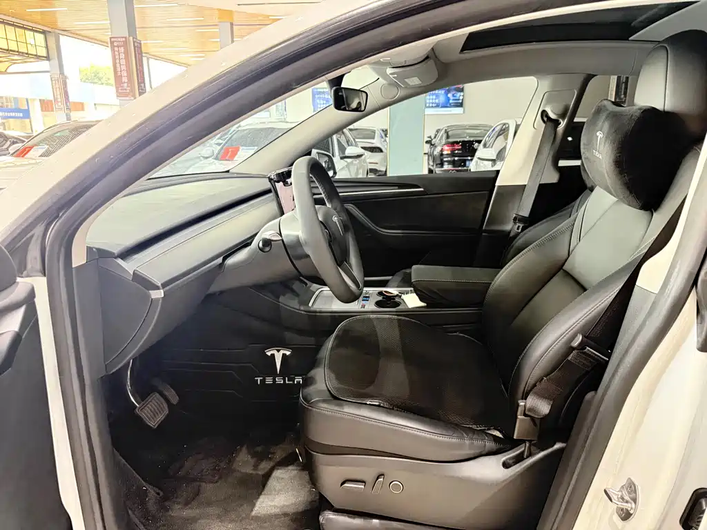 Tesla Model Y — фото 9