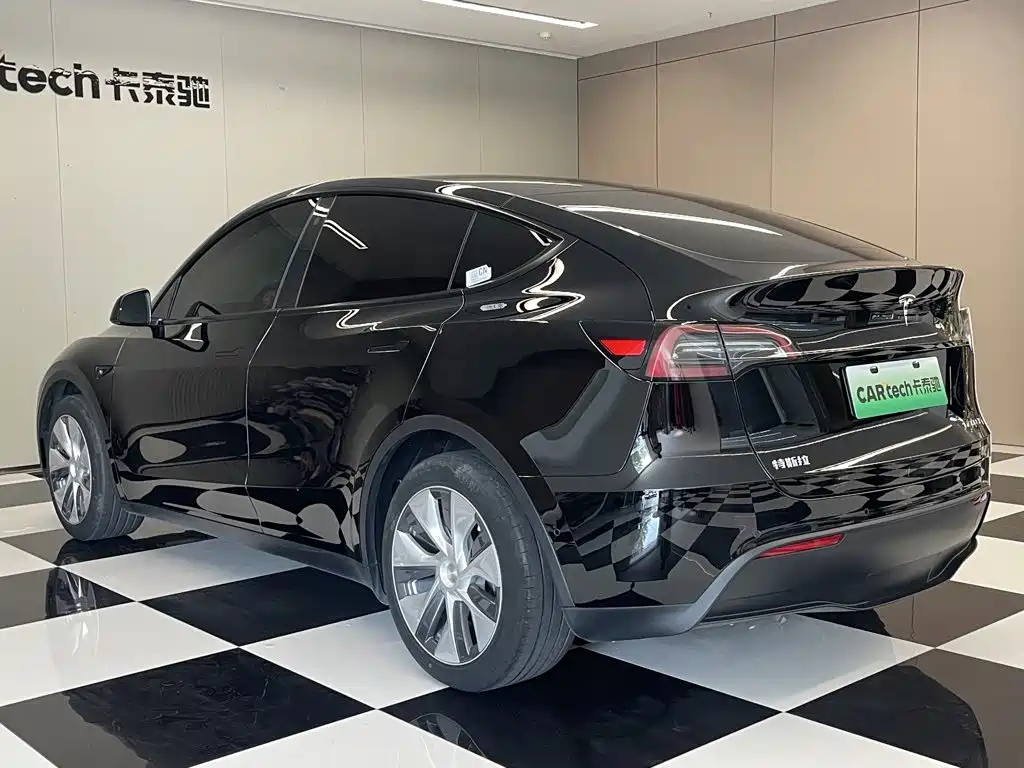 Tesla Model Y — фото 7