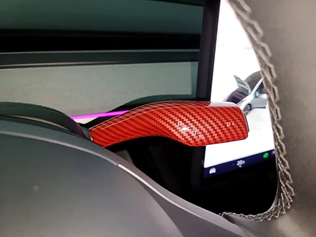 Tesla Model Y — фото 14