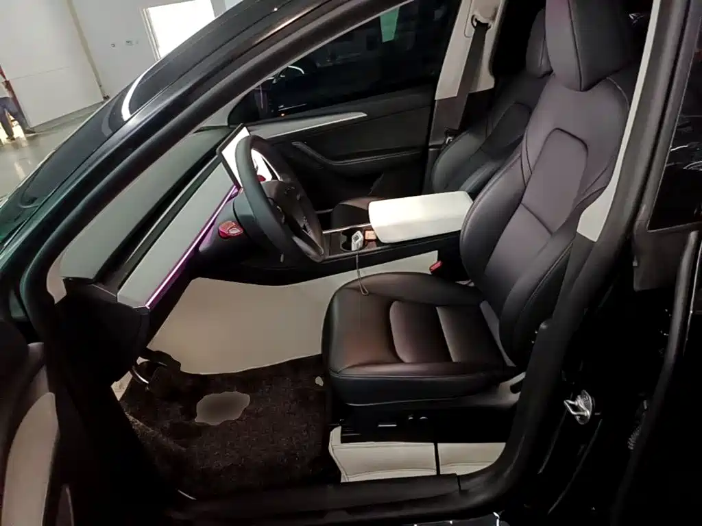 Tesla Model Y — фото 15