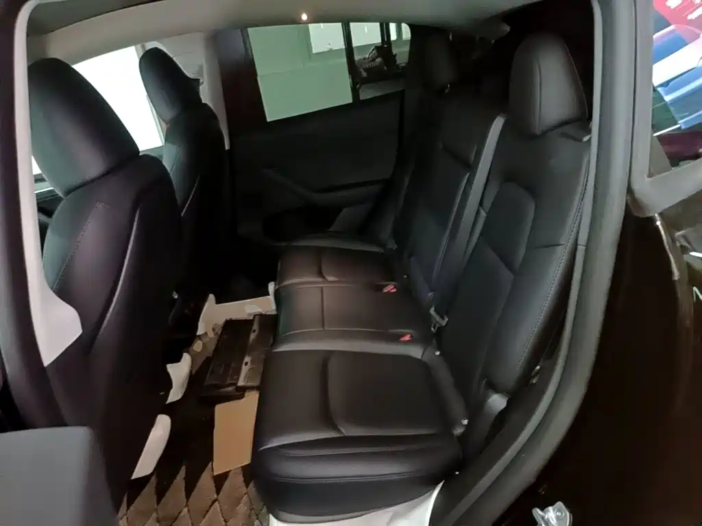 Tesla Model Y — фото 17