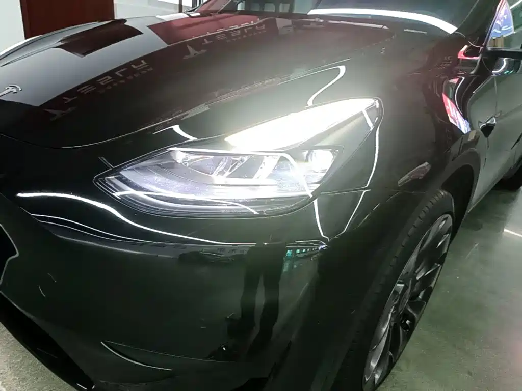 Tesla Model Y — фото 24