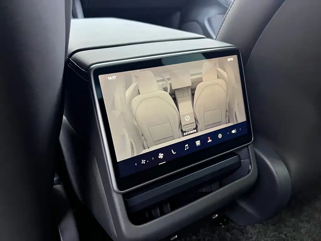 Tesla Model 3 — фото 11