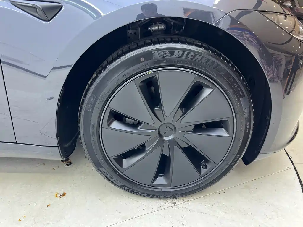Tesla Model 3 — фото 13