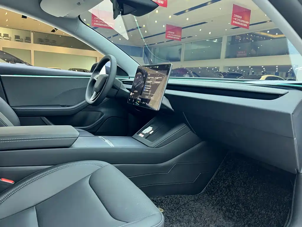 Tesla Model 3 — фото 10