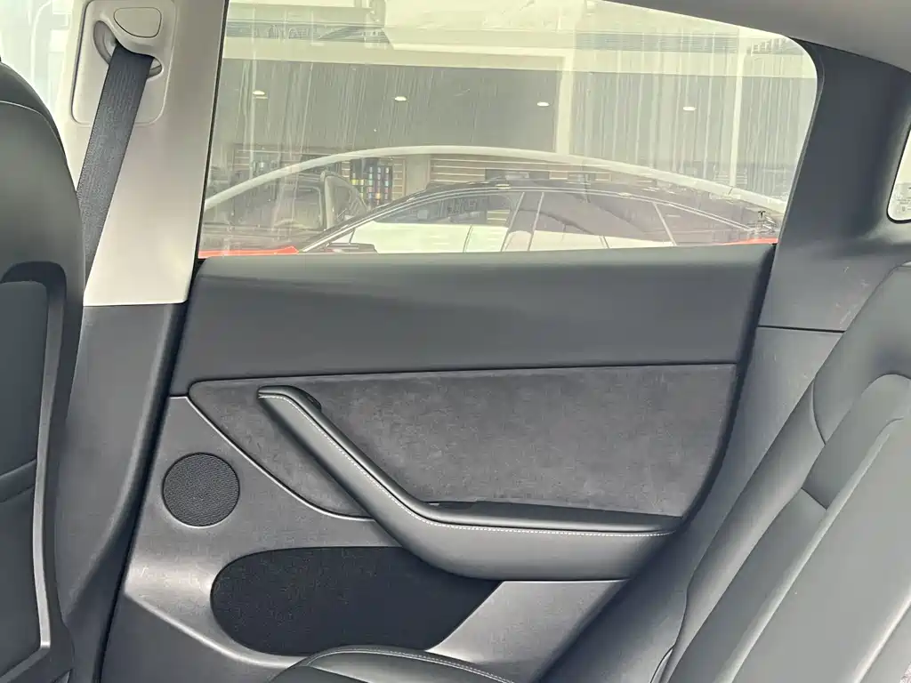 Tesla Model Y — фото 11