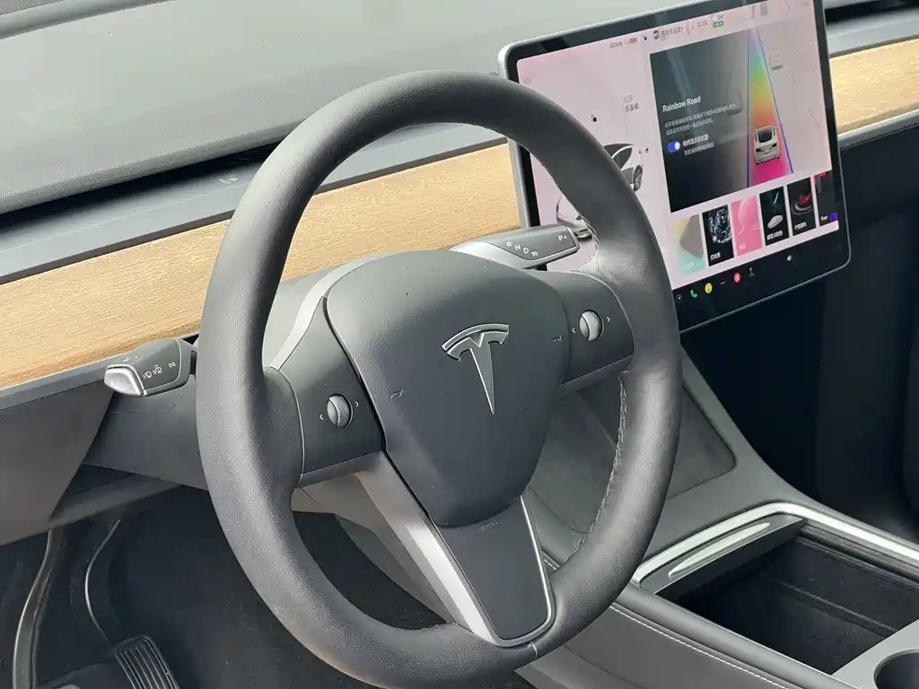 Tesla Model Y — фото 7