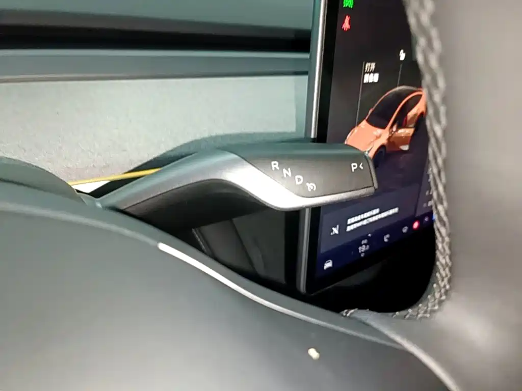 Tesla Model Y — фото 14