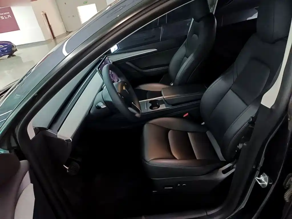 Tesla Model Y — фото 15