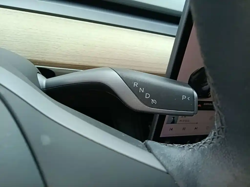Tesla Model Y — фото 14