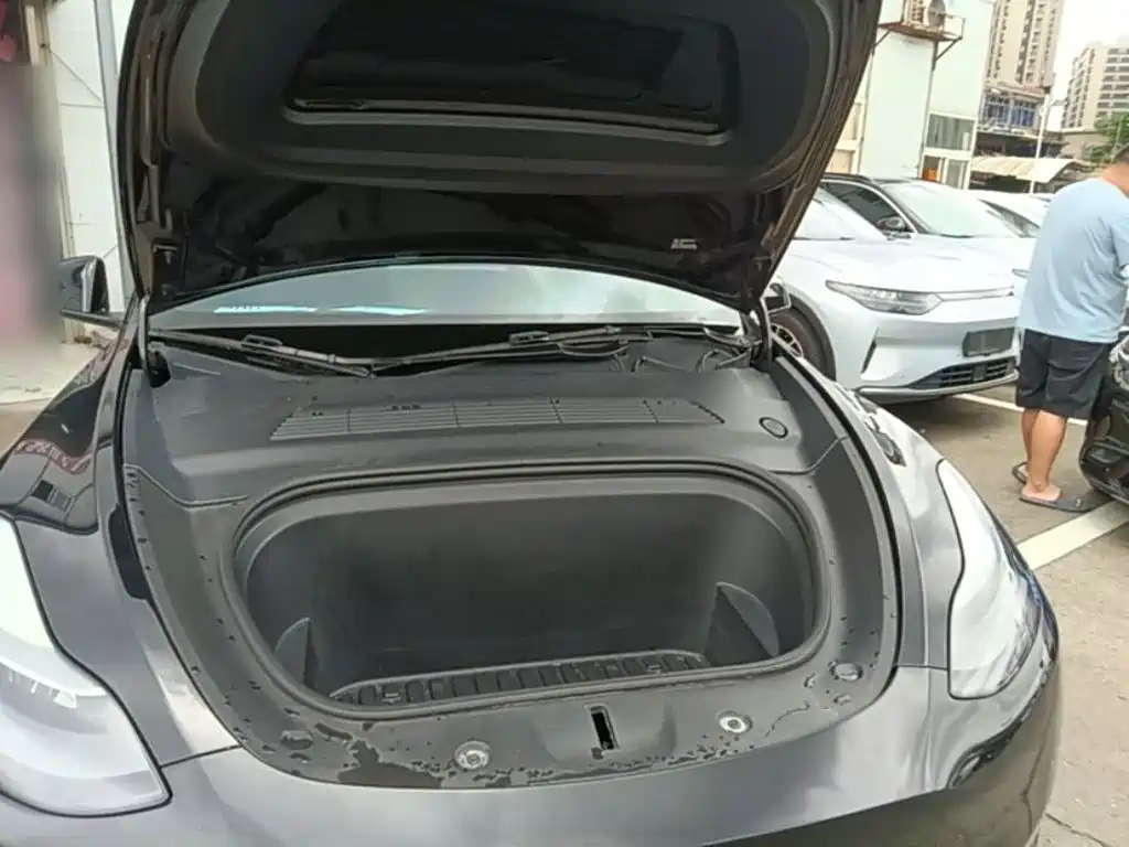 Tesla Model Y — фото 20