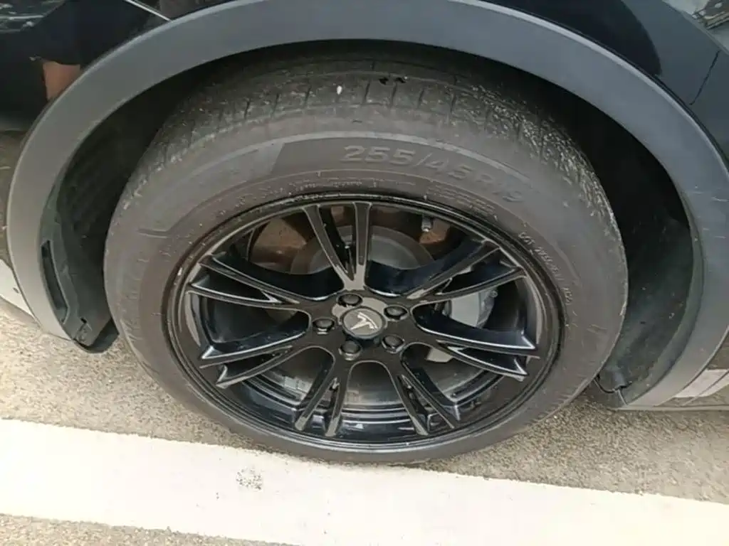 Tesla Model Y — фото 23
