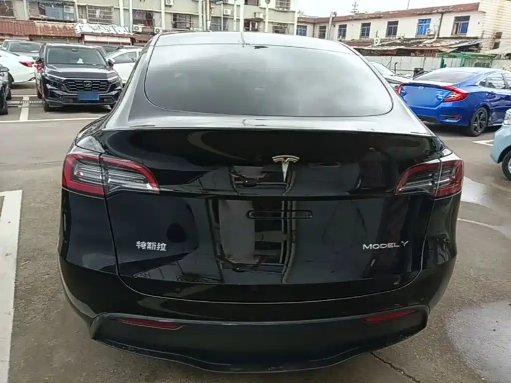 Tesla Model Y — фото 6