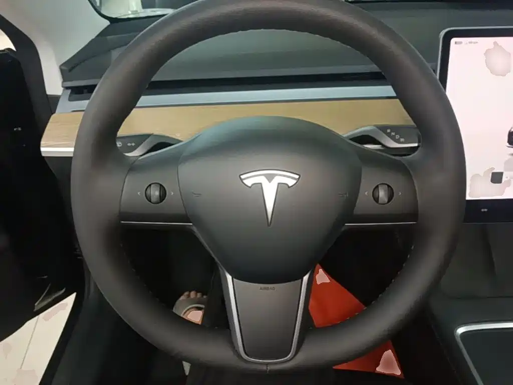 Tesla Model 3 — фото 11