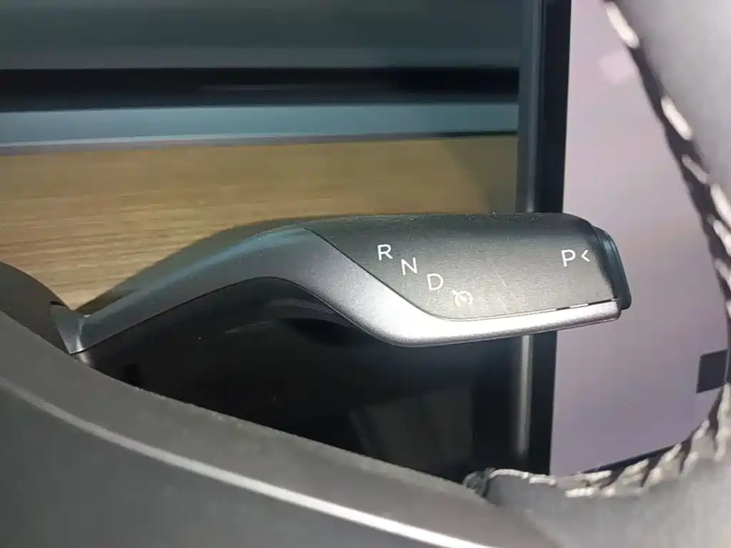Tesla Model 3 — фото 14