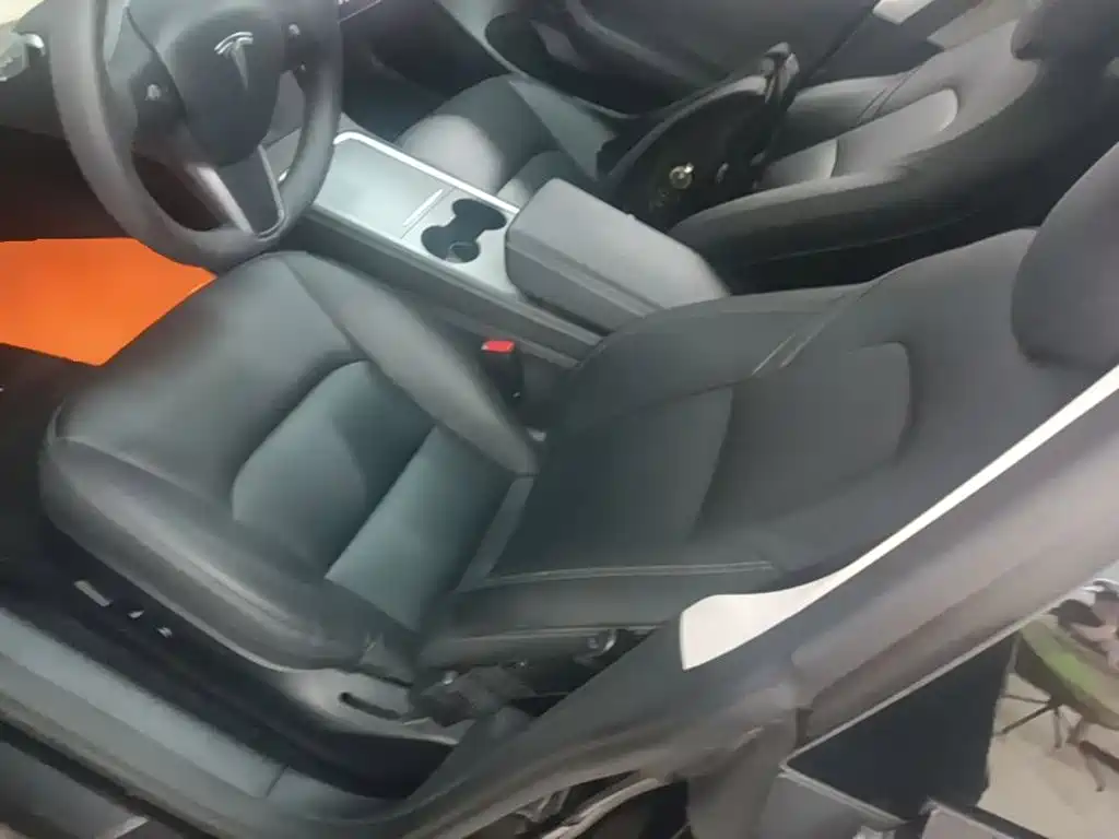 Tesla Model 3 — фото 15