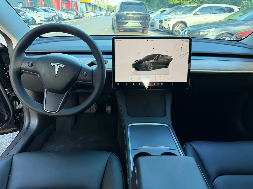 Tesla Model 3 — фото 4