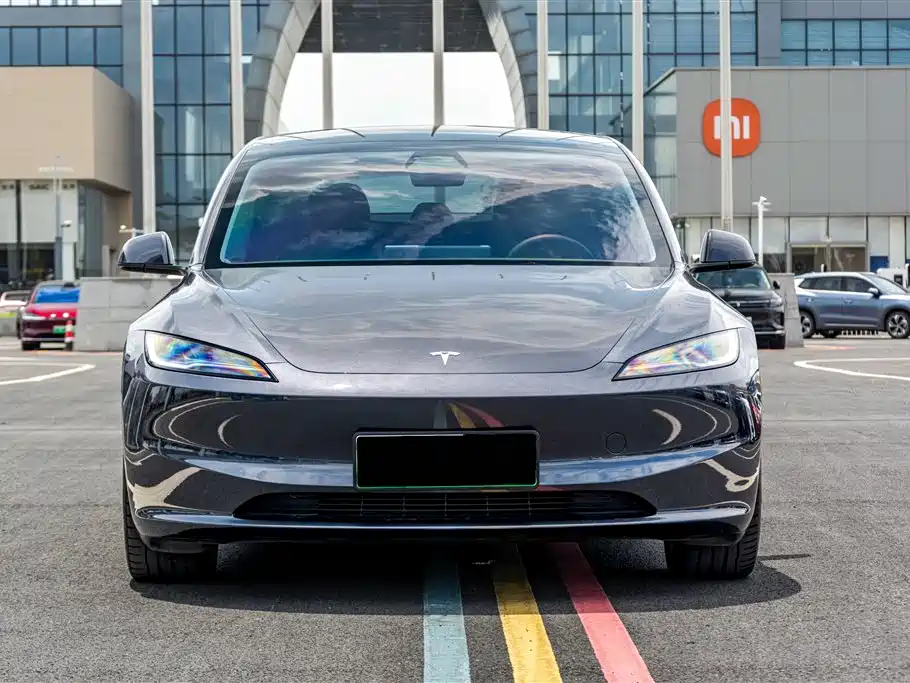 Tesla Model 3 — фото 2