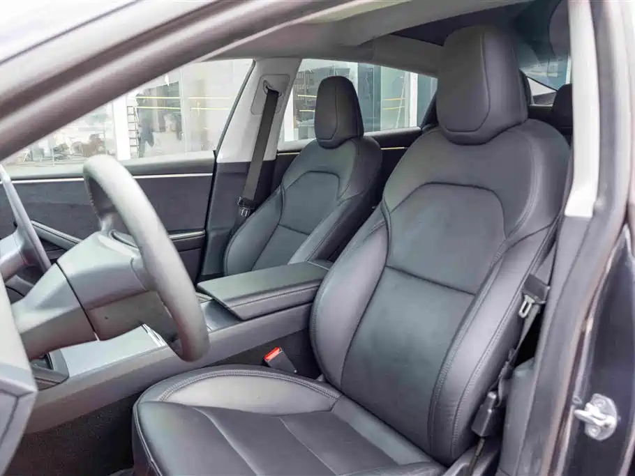 Tesla Model 3 — фото 11
