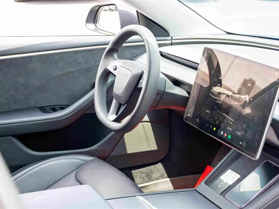 Tesla Model 3 — фото 13