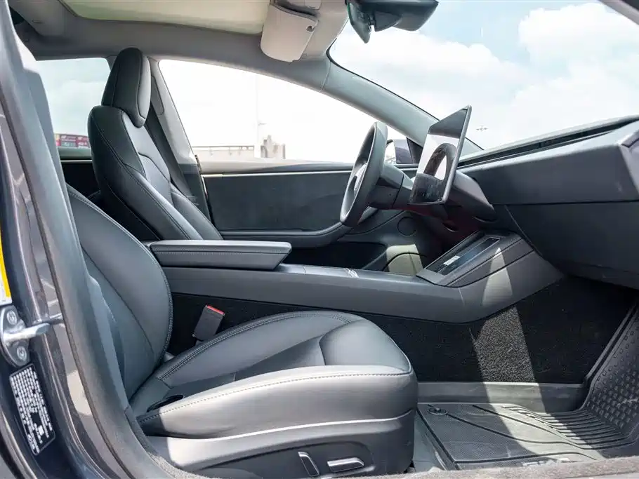 Tesla Model 3 — фото 14