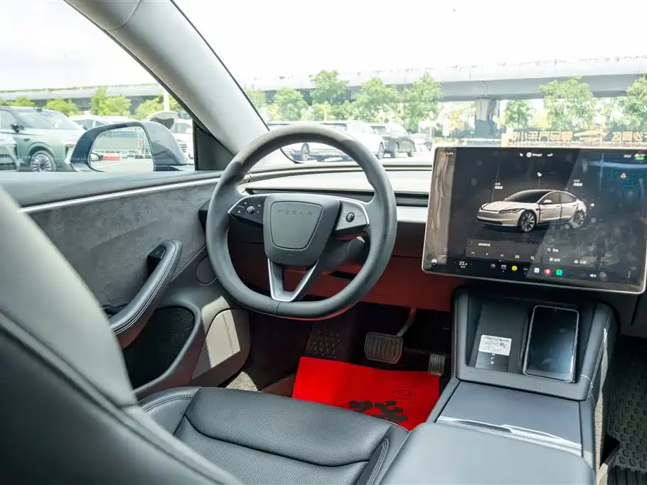 Tesla Model 3 — фото 17