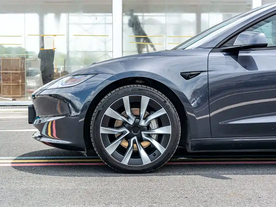 Tesla Model 3 — фото 4
