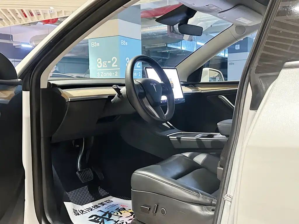 Tesla Model Y — фото 8