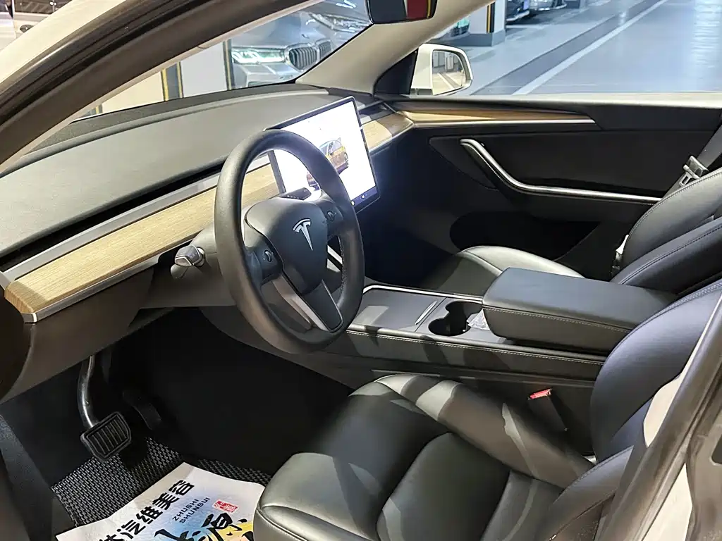 Tesla Model Y — фото 9