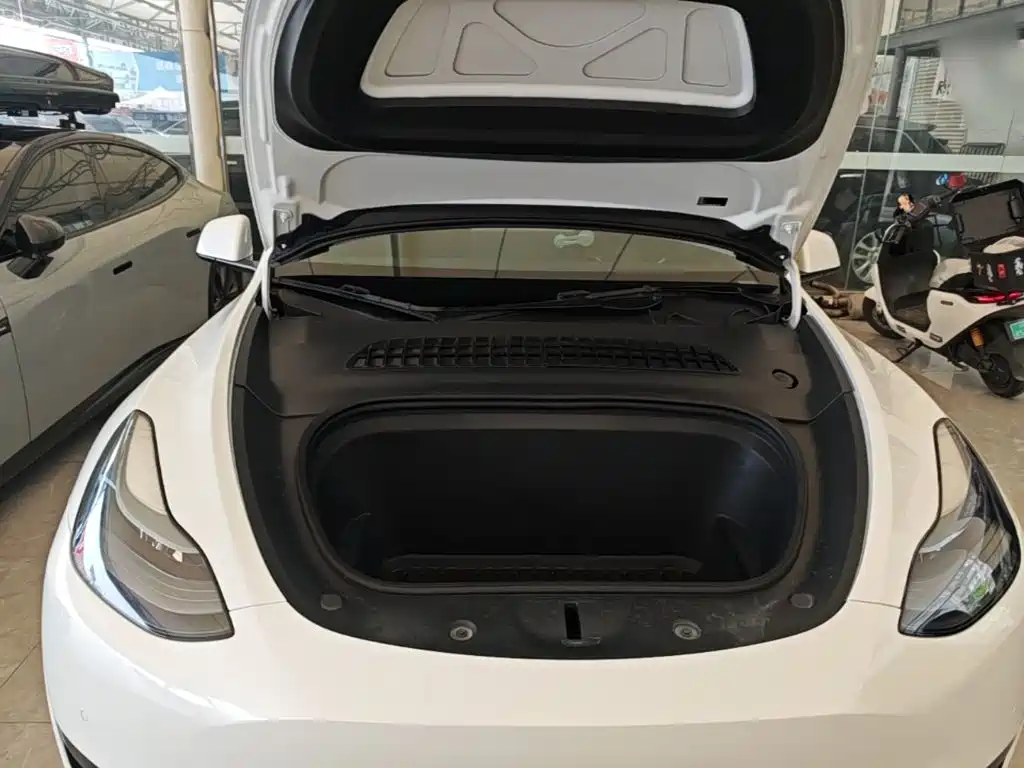 Tesla Model Y — фото 20