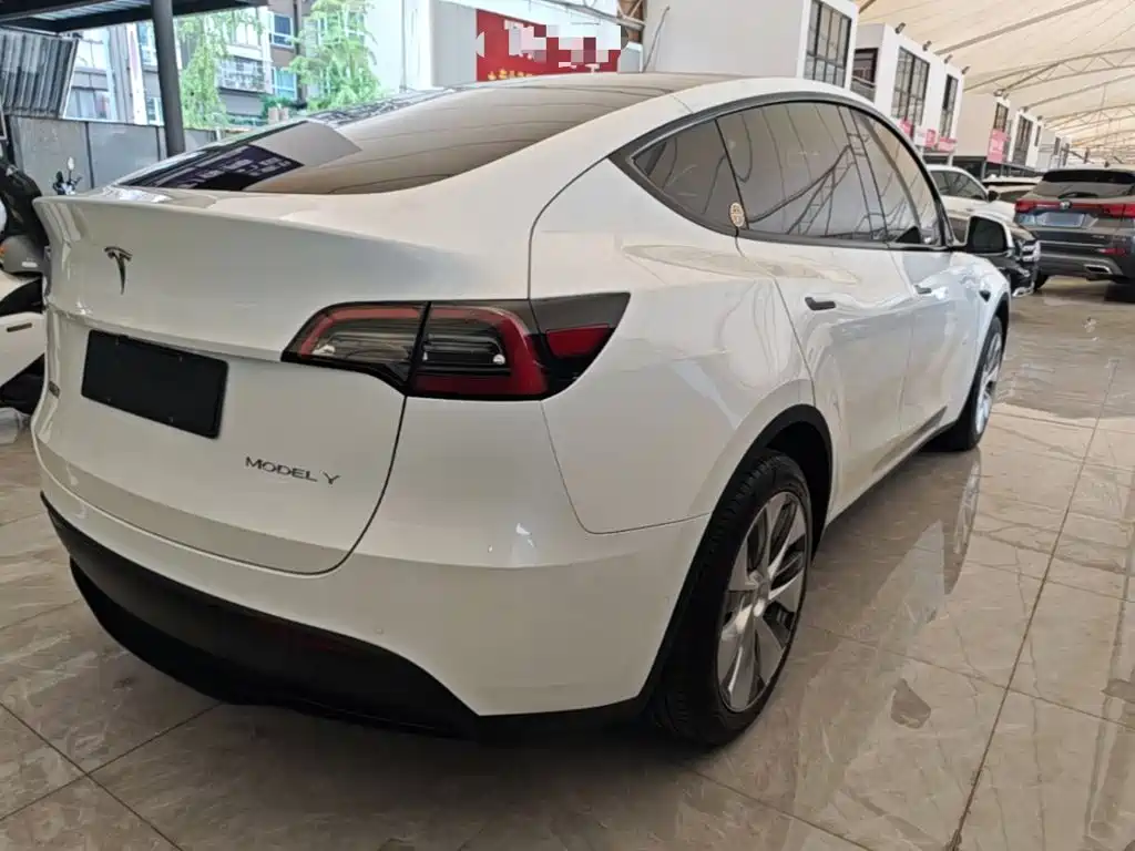 Tesla Model Y — фото 7
