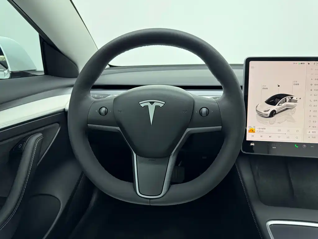 Tesla Model 3 — фото 10