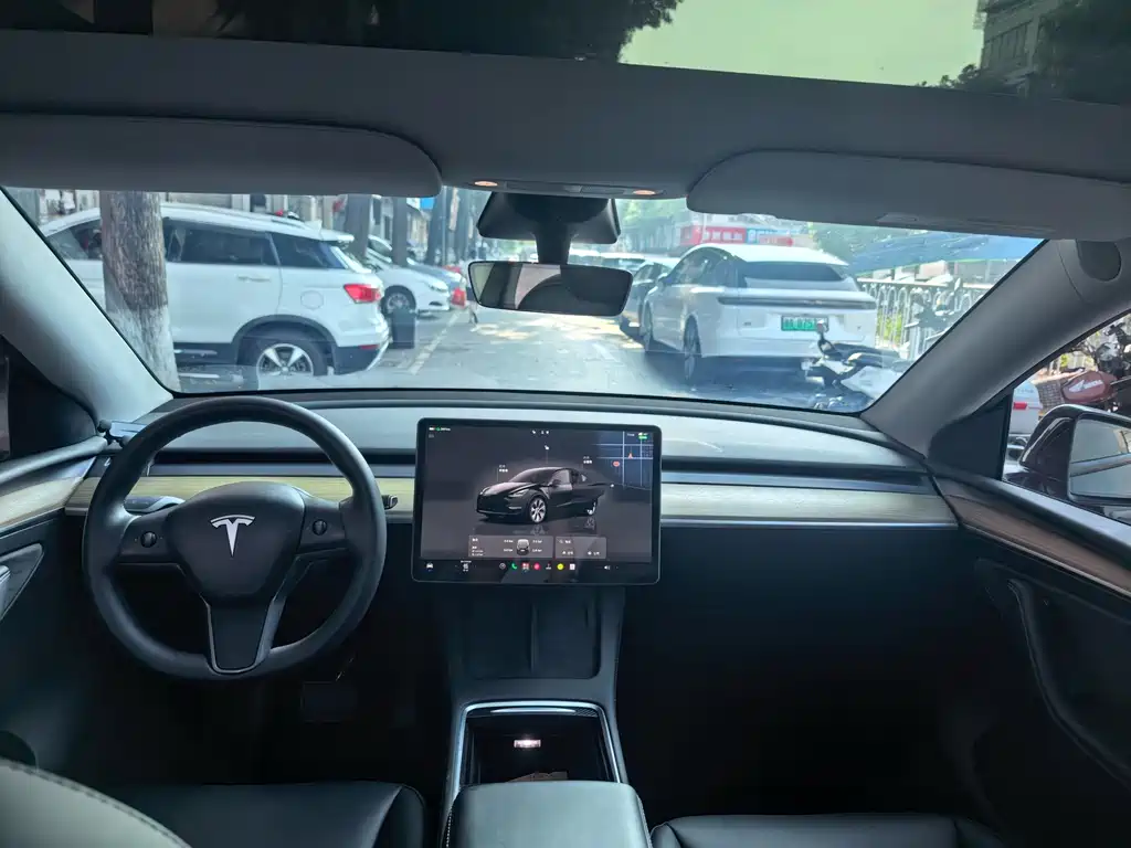 Tesla Model Y — фото 4