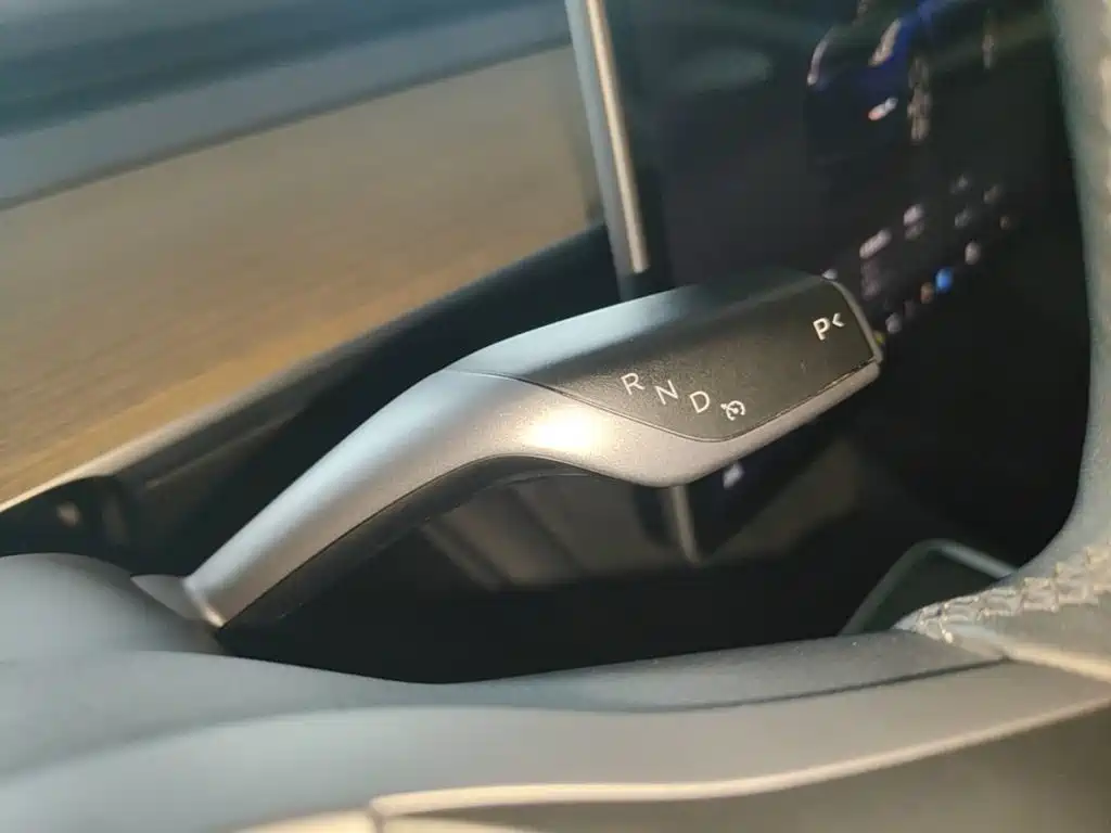 Tesla Model Y — фото 14