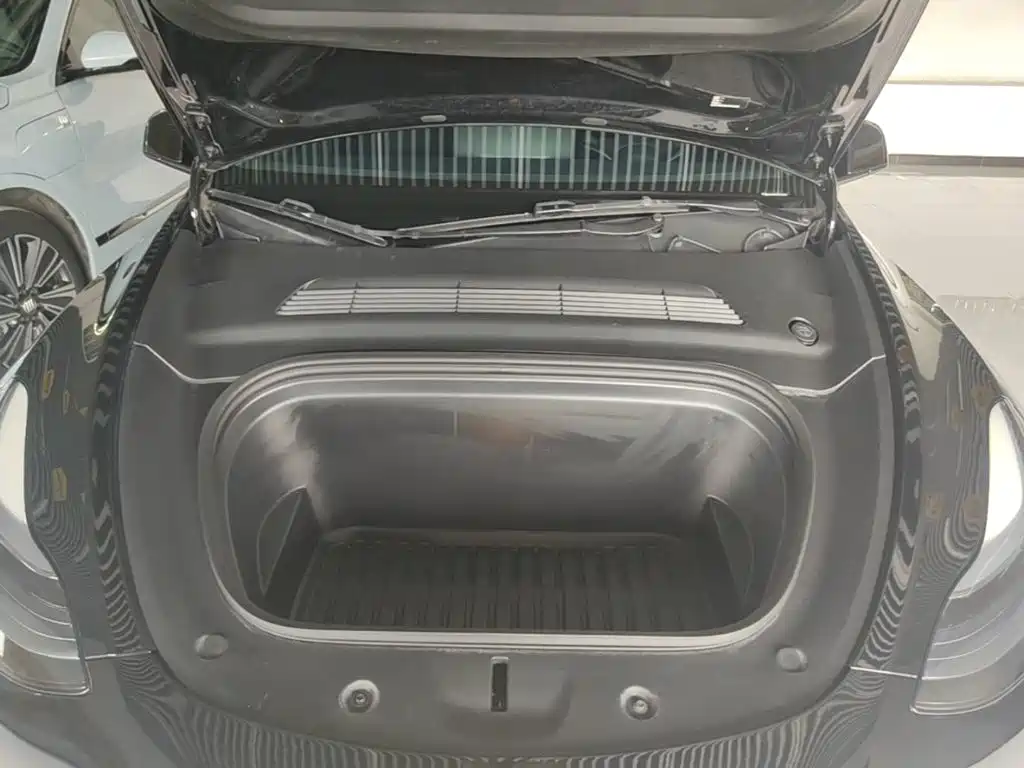 Tesla Model Y — фото 20