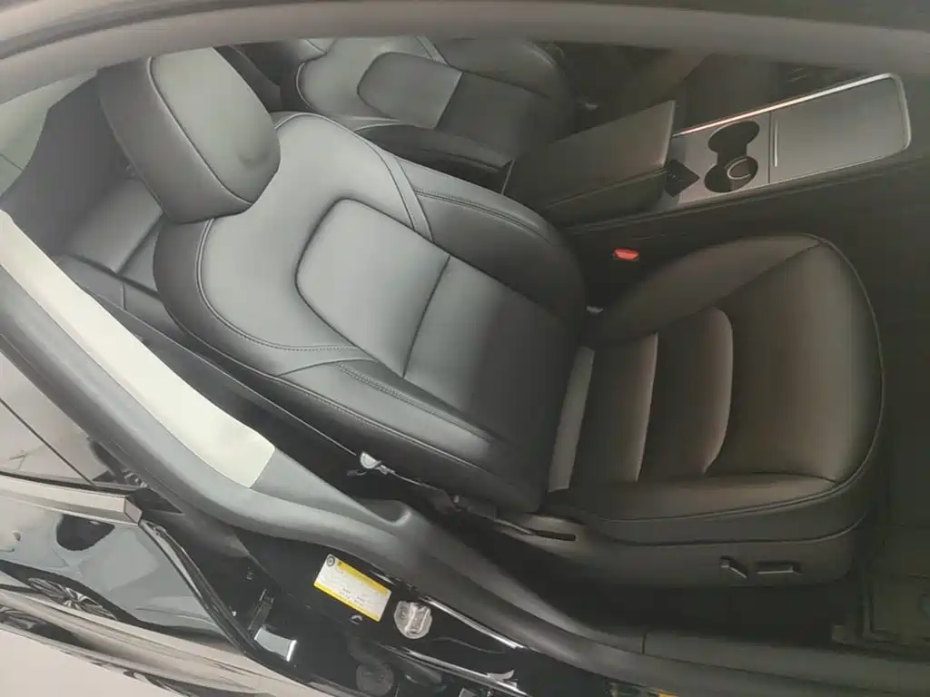 Tesla Model Y — фото 25
