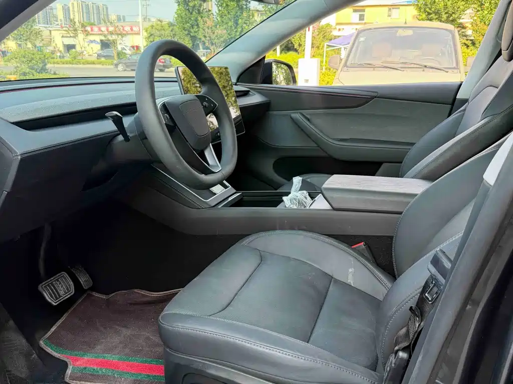 Tesla Model Y — фото 5