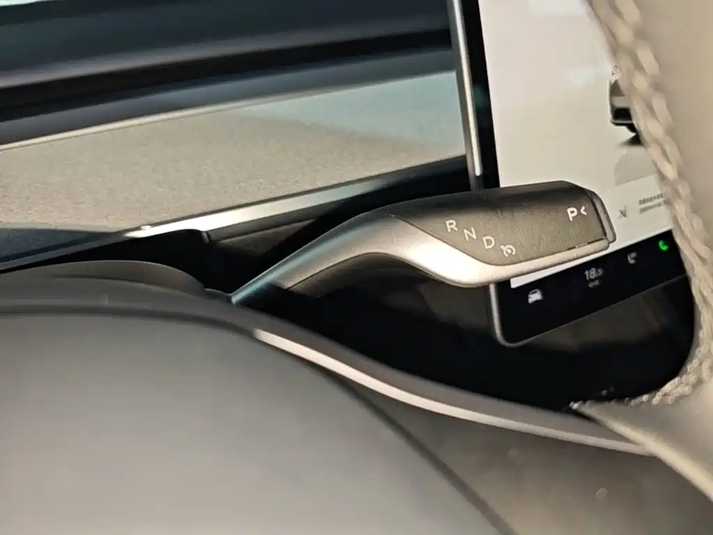 Tesla Model Y — фото 14