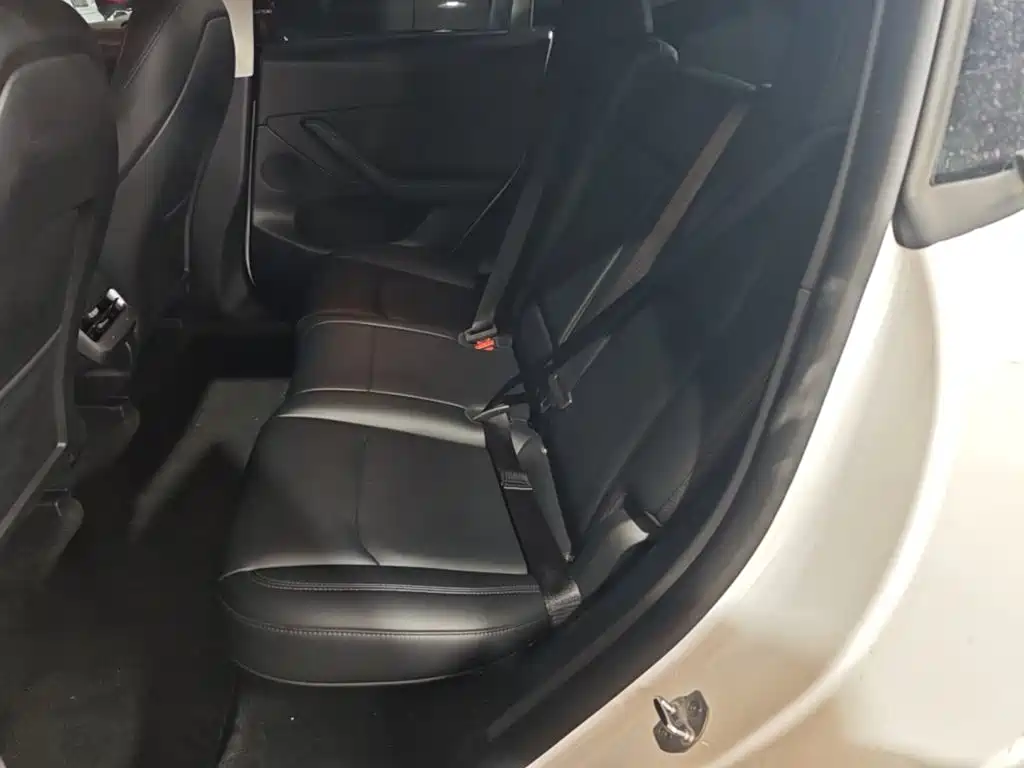 Tesla Model Y — фото 17